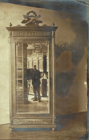 REFLET DU PHOTOGRAPHE PHOTOGRAPHIÉ ... - circa 1900